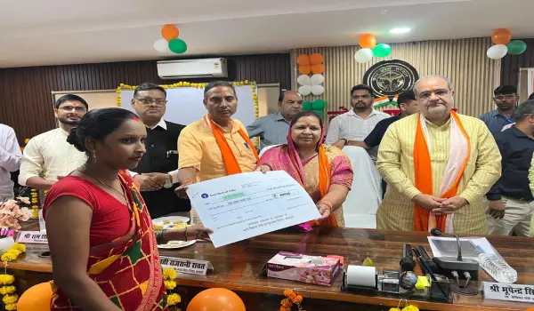 आंगनबाड़ी कार्यकत्रियों को अब 12 हजार रुपये मानदेय, सहायिकाओं के लिए भी बढ़ी राशि